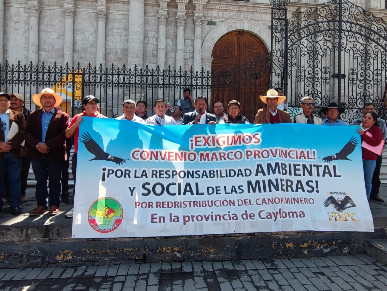 Alcaldes de Caylloma exigen compromiso social a mineras