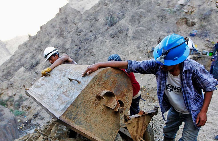 Montero propone que el Ejecutivo sea «garante del diálogo» con mineros