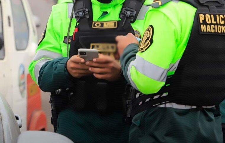 Restringen uso de celulares en la PNP