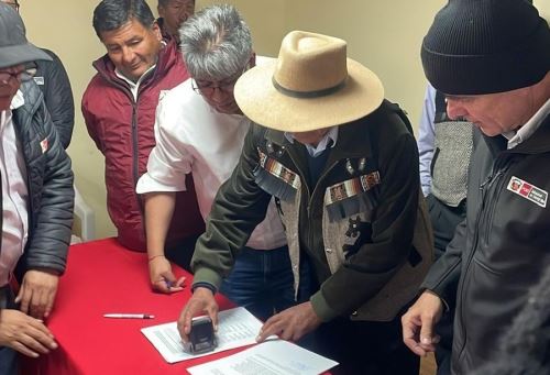 Estado firma acuerdo con comunidades de influencia directa de proyecto minero