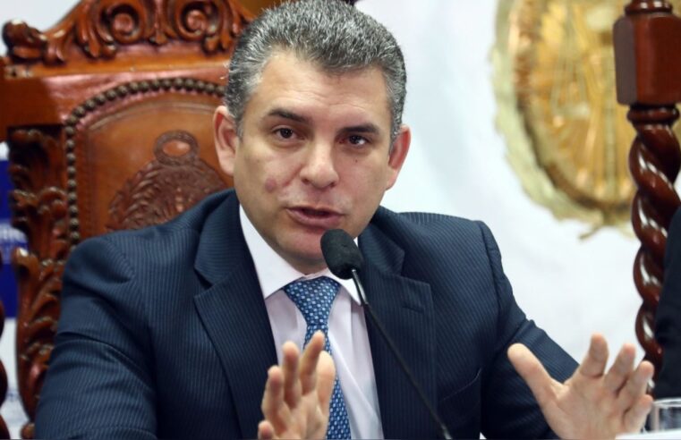 Rafael Vela dice que Fernández Jerí  «está vinculado a grupos de presión y poder»