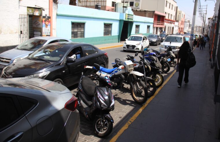 Alcalde invoca el retiro de vehículos frente a la comisaría de Santa Marta