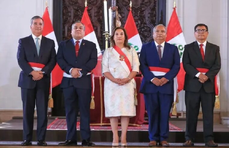 Dina Boluarte ha cambiado de ministro cada 13 días en promedio