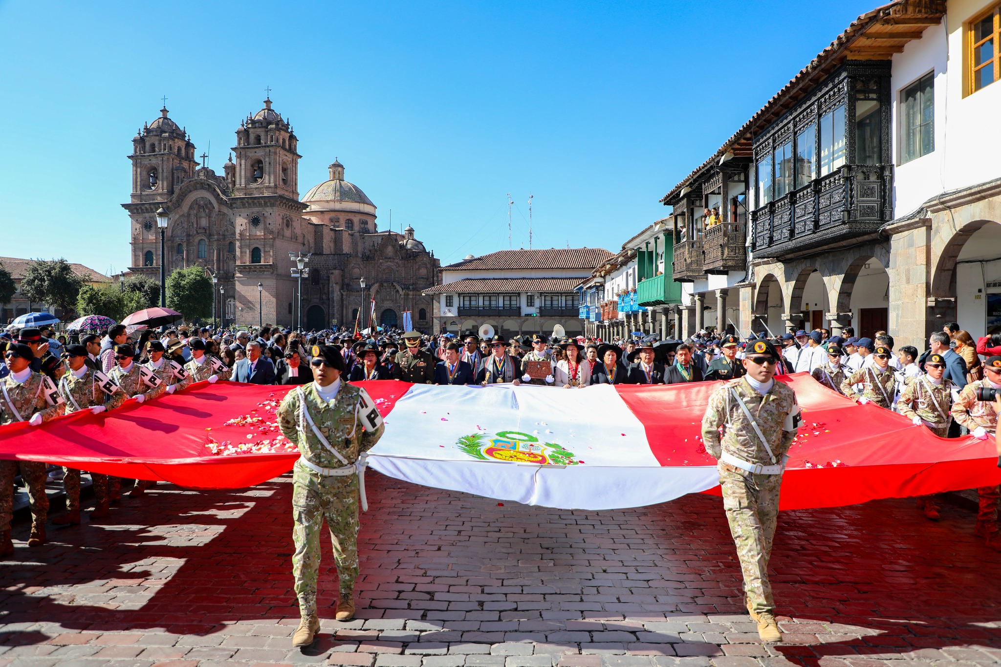 Entierran restos simbólicos de Fernandito Túpac Amaru