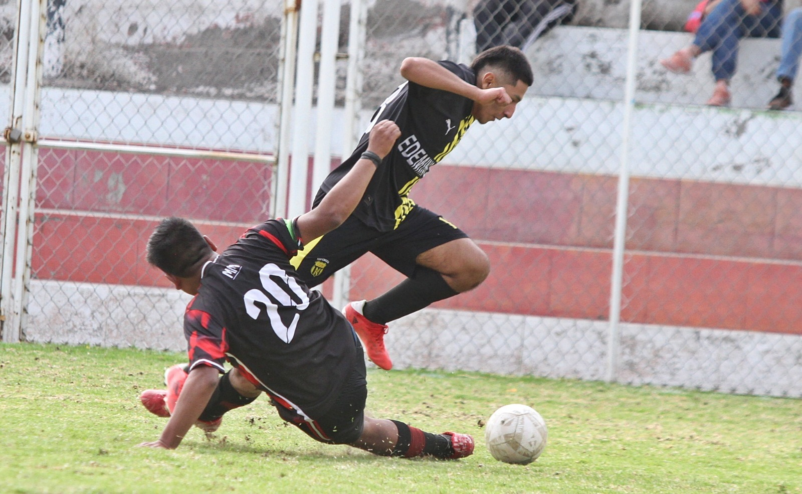Los Ángeles derrota 3-0 a Aurora y Los Amigos PNP humilla 9-0 a Copacabana