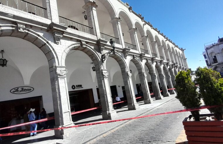 Demandan mantenimiento urgente en portales del Centro Histórico