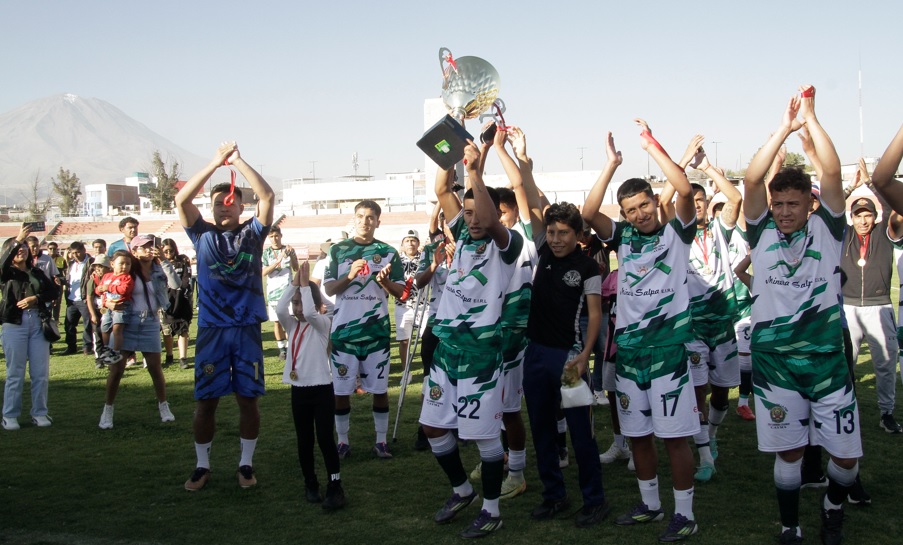 Amigos de la PNP campeón de Arequipa en la Copa Perú