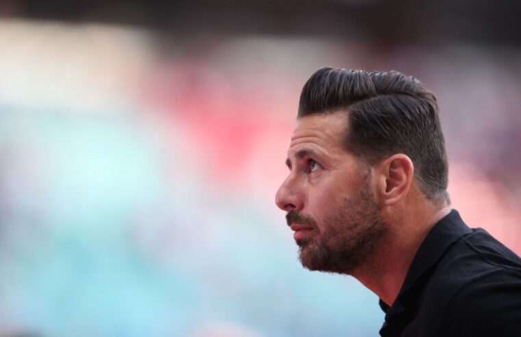 Claudio Pizarro sigue con la idea de presidir la FPF