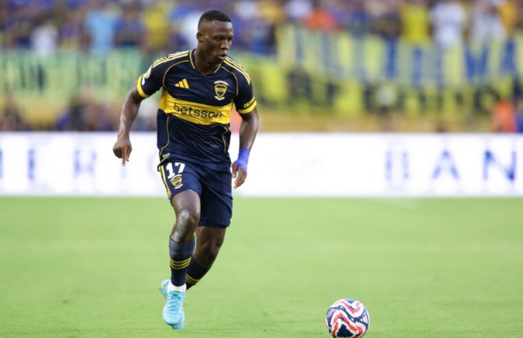 Peruano Advíncula con los días contados en Boca