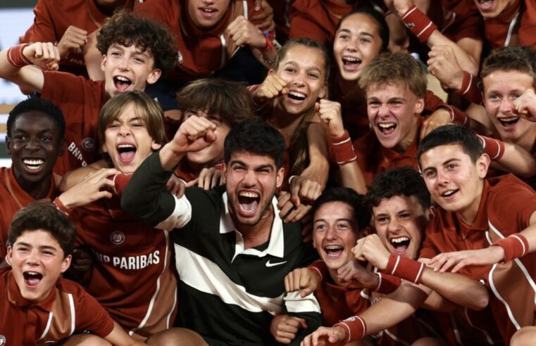 En final antológica, Carlos Alcaraz, retuvo el título de Ronald Garros