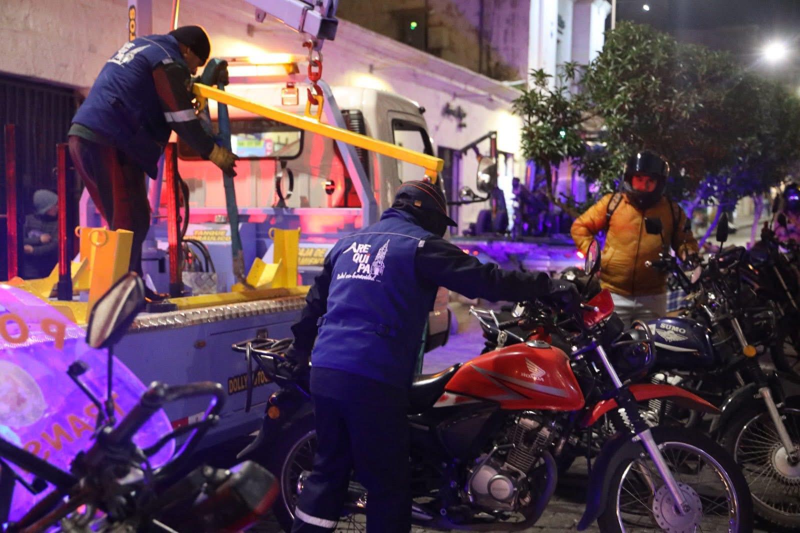 En Cercado fortalecen orden vial y seguridad con operativos nocturnos