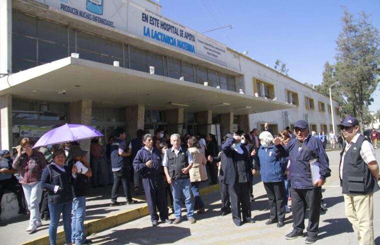 Trabajadores administrativos del hospital Honorio Delgado acatan huelga indefinida
