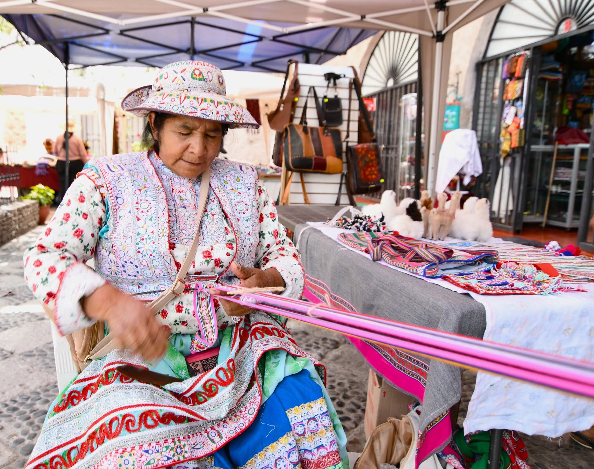 Artesanos de Arequipa esperan reactivación económica en agosto