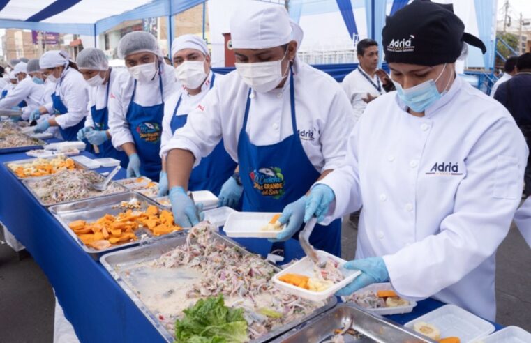 Pisco hace historia: preparan el ceviche más grande del sur