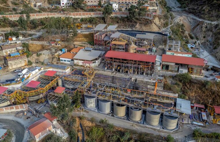 Minera Poderosa trabaja con mineros informales y comuneros exigen su salida