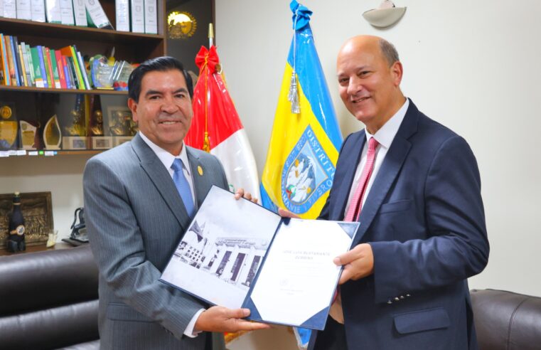 Nieto de expresidente Bustamante y Rivero fue distinguido de huésped ilustre del distrito