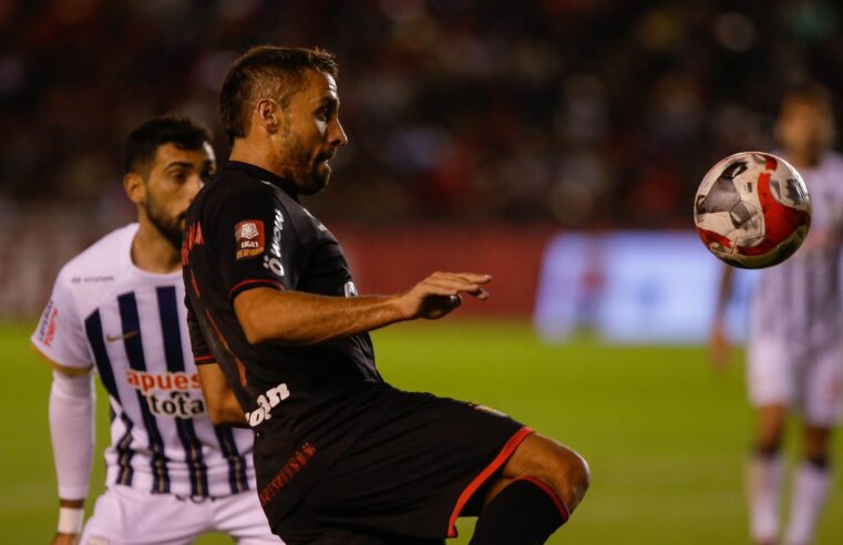 Cabrera, Cuesta y Bordacahar en la mira ante Alianza Lima