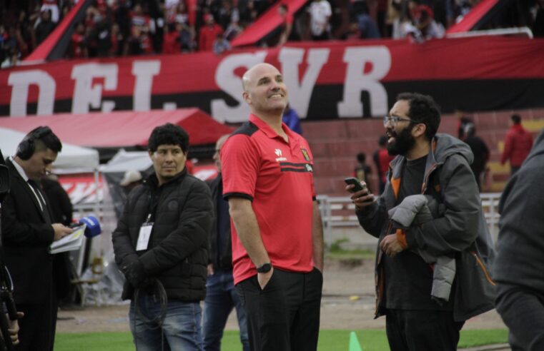 Bettocchi aseguró que Marco Valencia se quedará en Melgar