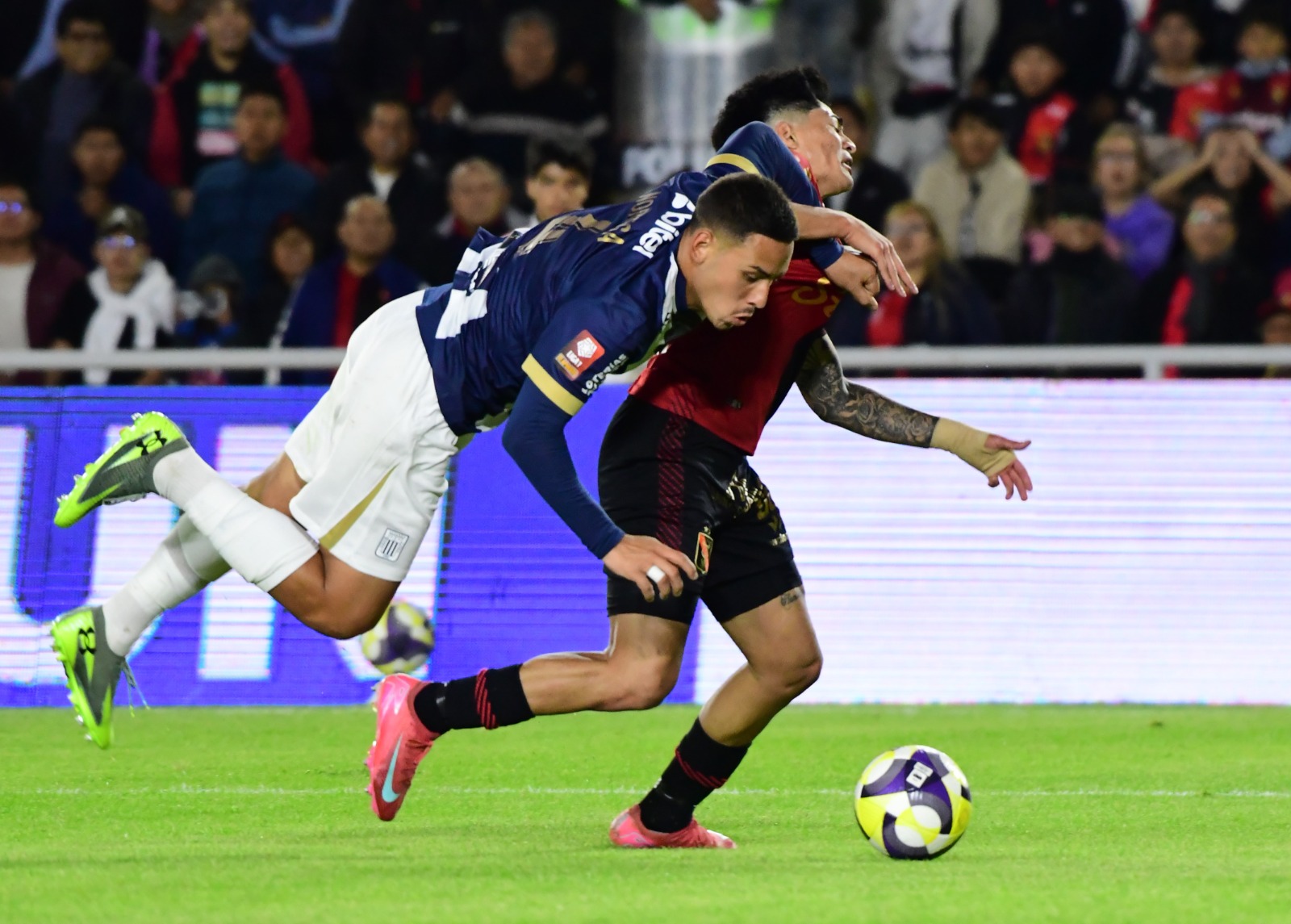 Árbitro no cobró penal para FBC Melgar, sí para Alianza Lima