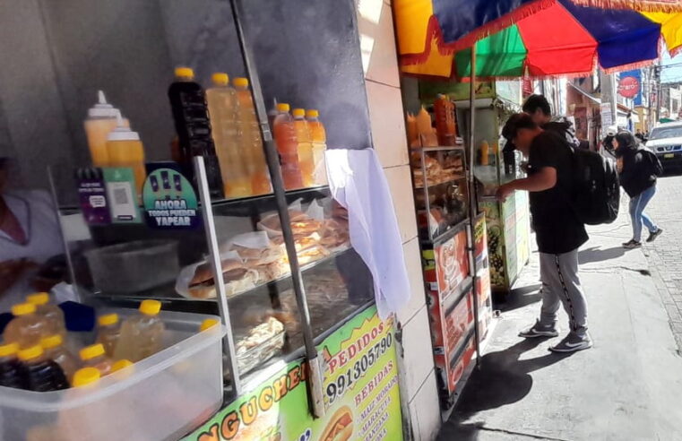 Desayunos que envenenan: el peligro de bebidas calientes en botellas de plástico