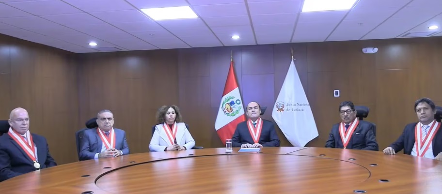 «Ejecución forzosa» para reponer a Benavides y marcha en apoyo a Espinoza