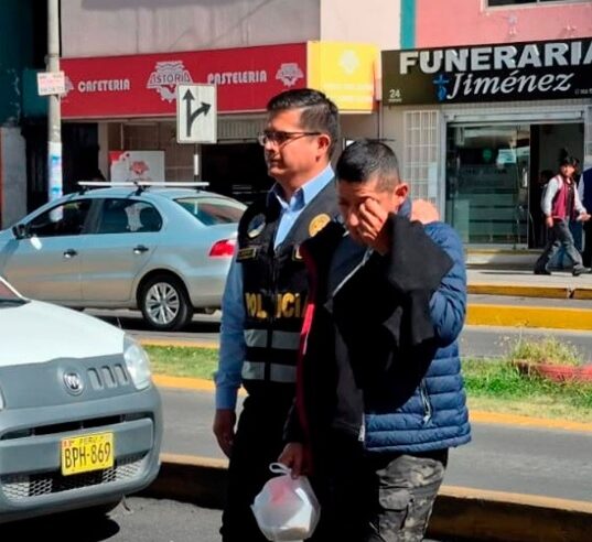 Investigan a jefe policial de Chala por desaparición de fusil AKM