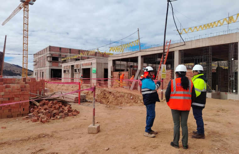 Exigen pago de salarios de trabajadores de obra en hospital Lucio Aldazabal