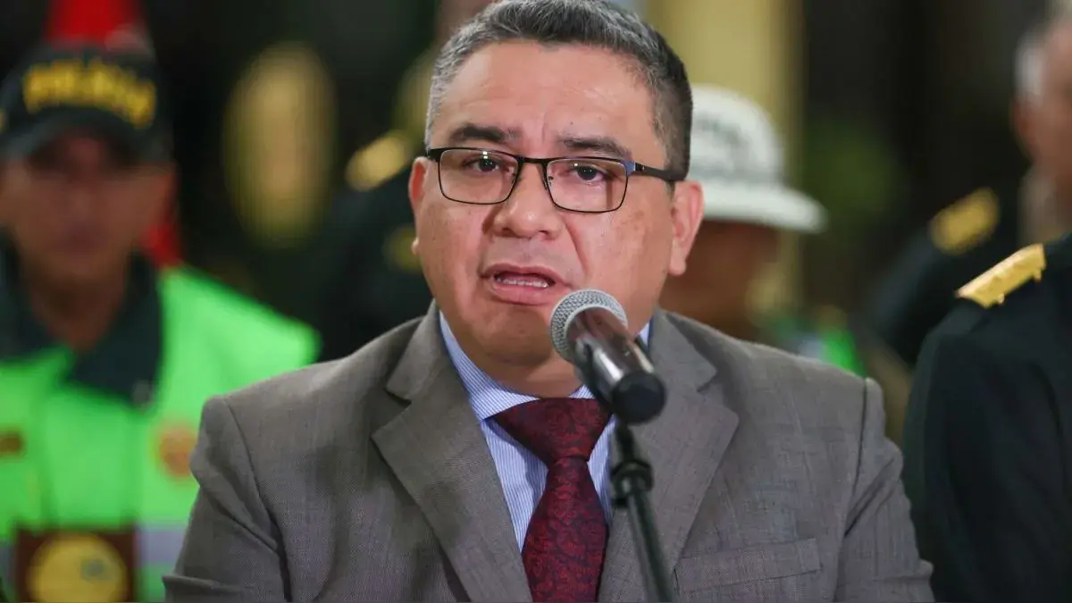 Impedimento de salida del país por 18 meses contra Santiváñez