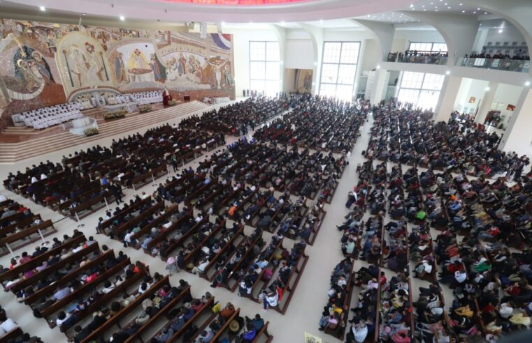 Miles de fieles acompañaron dedicación del santuario de la Virgen de Chapi