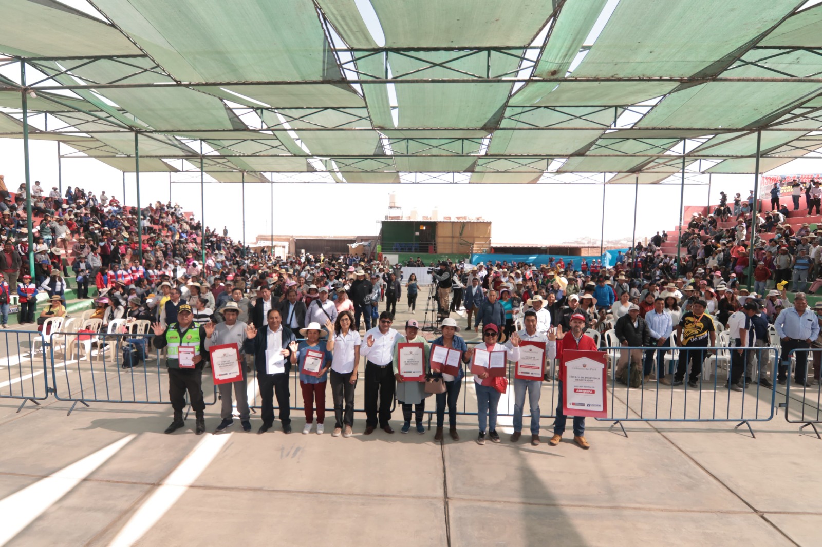 Ministerio de Vivienda entregó 1 501 títulos de propiedad en Arequipa