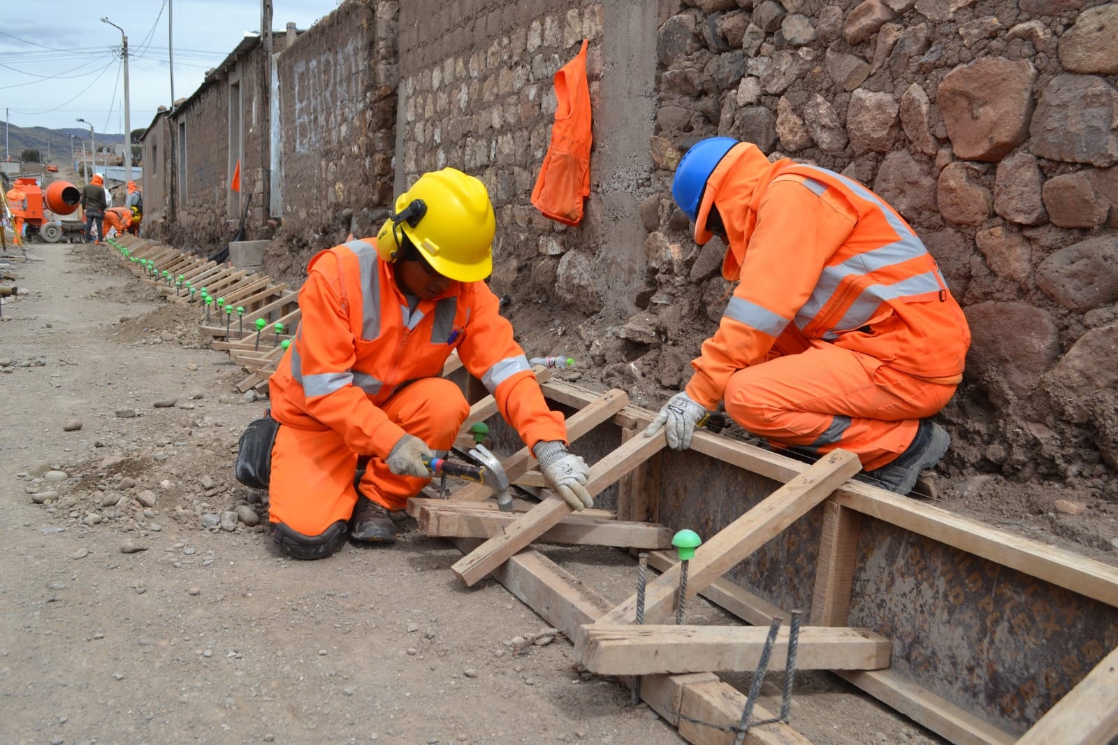 Obra vial en Callalli suspendida por falta de materiales