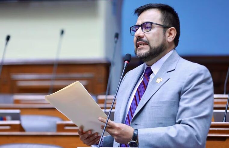 Zeballos: Si se confirma acusaciones contra Jerí, debe dejar el cargo