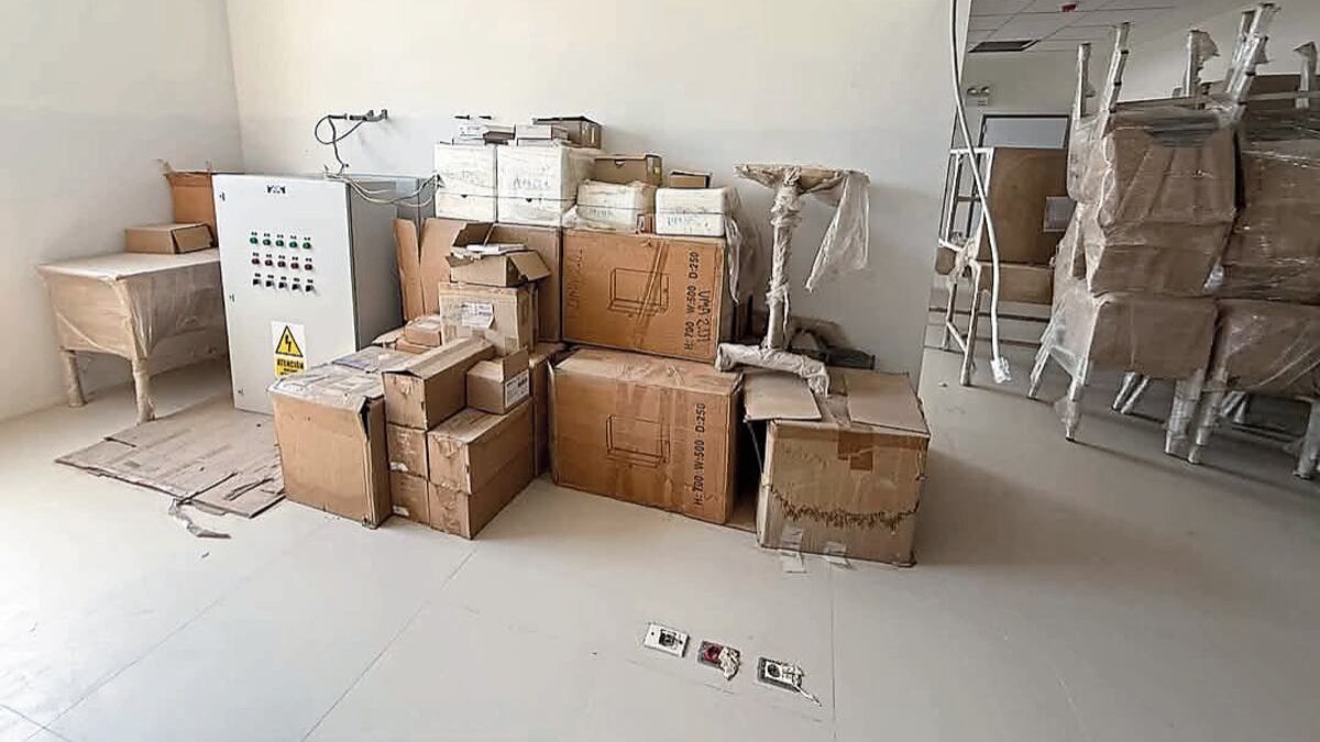 Observación de Asesoría jurídica retrasa marco legal para reubicar equipos médicos almacenados