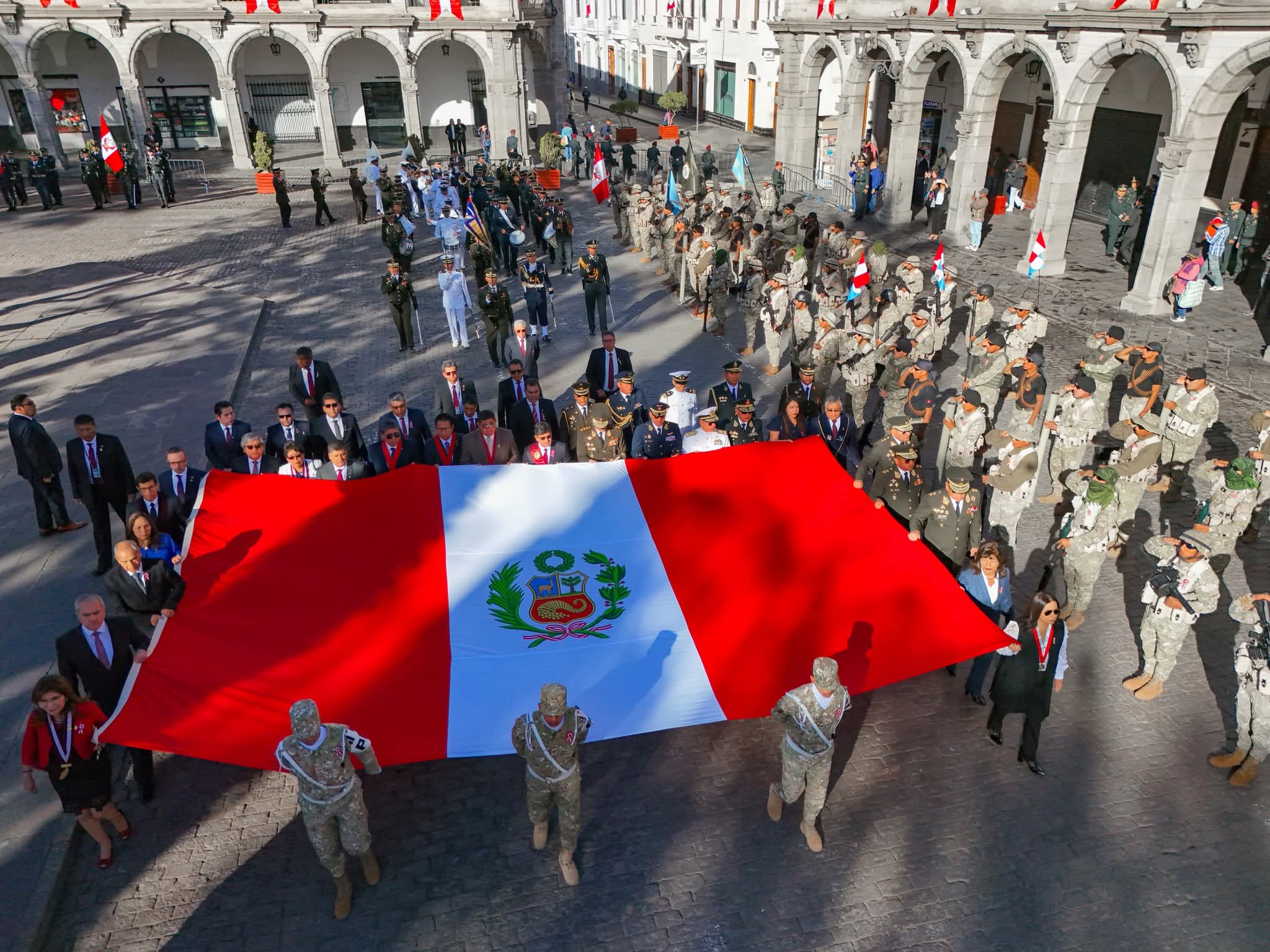 Arequipa celebra independencia con izamiento, misa y sesión solemne
