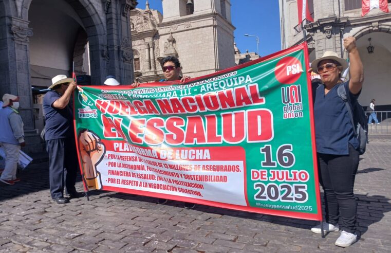 Médicos y enfermeras de EsSalud: “No hay citas, no hay camas por culpa del Gobierno”