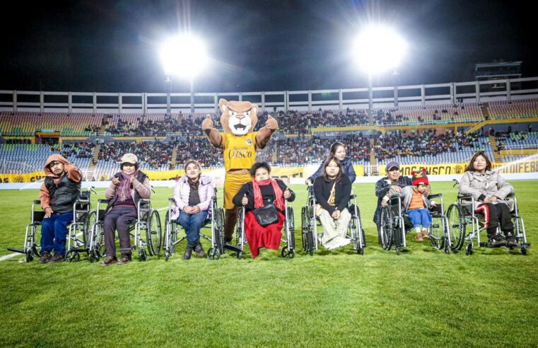 Cusco FC y sus hinchas donaron sillas de ruedas a los necesitados