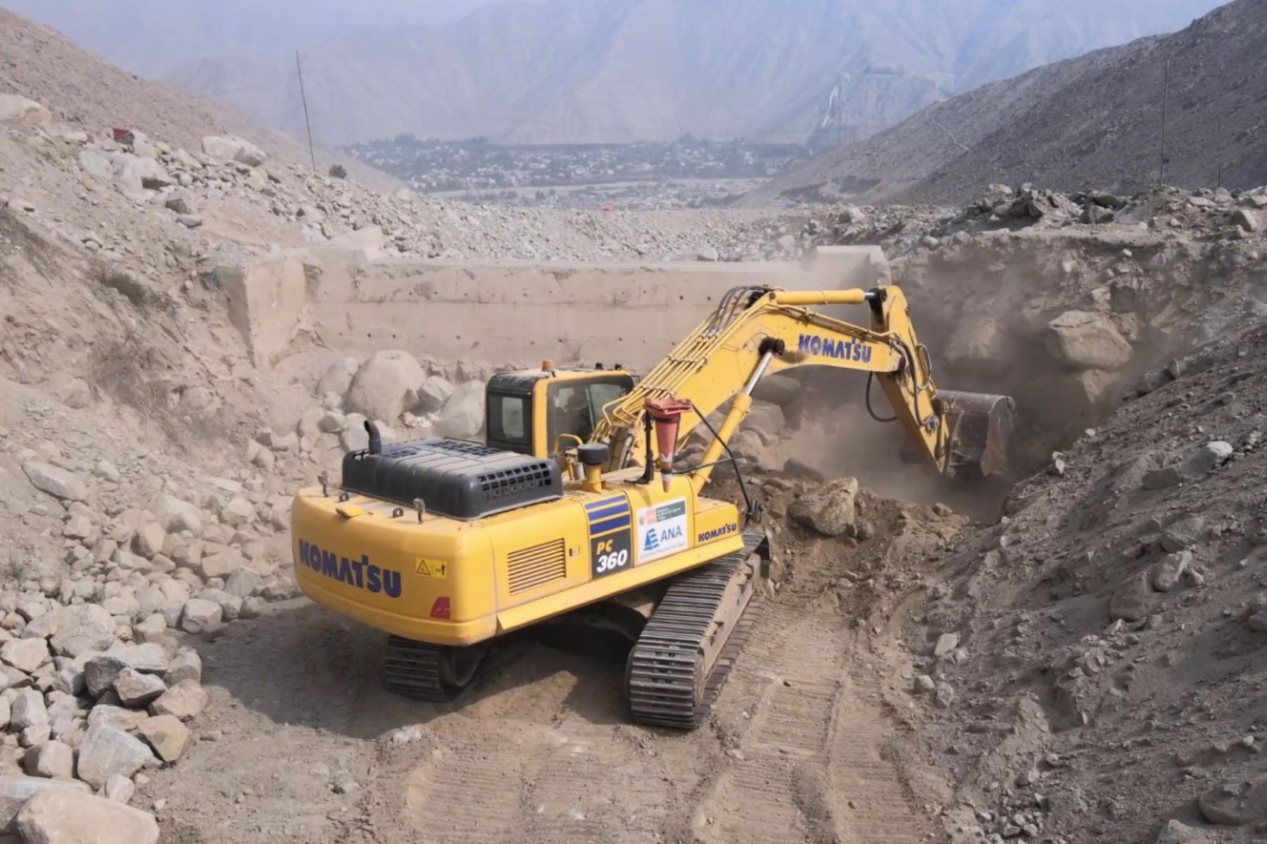 Culminan descolmatación en 60 puntos críticos de quebradas