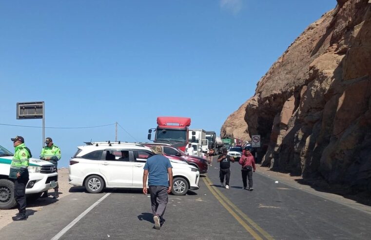 Mineros de Secocha bloquean Panamericana por tercer día consecutivo