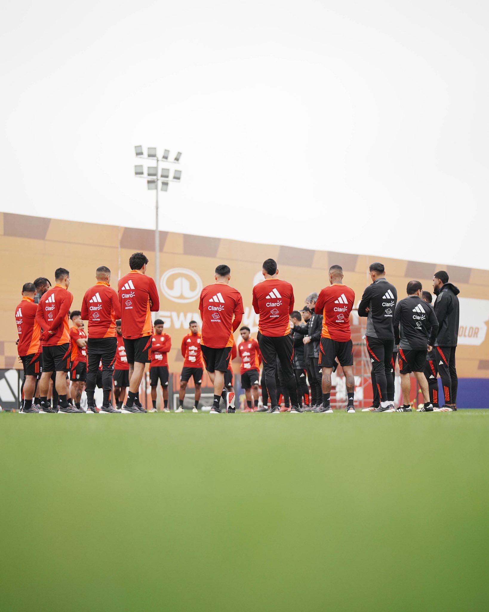 La selección entrena con Lazo y Cáceda en sus filas