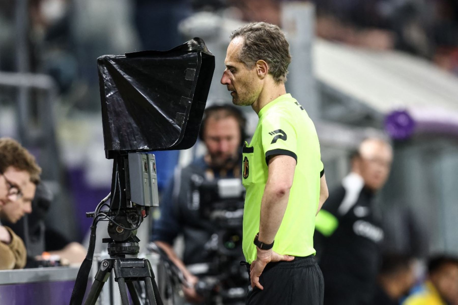 Conmebol permitirá que árbitro anuncie decisión en vivo tras chequear el VAR