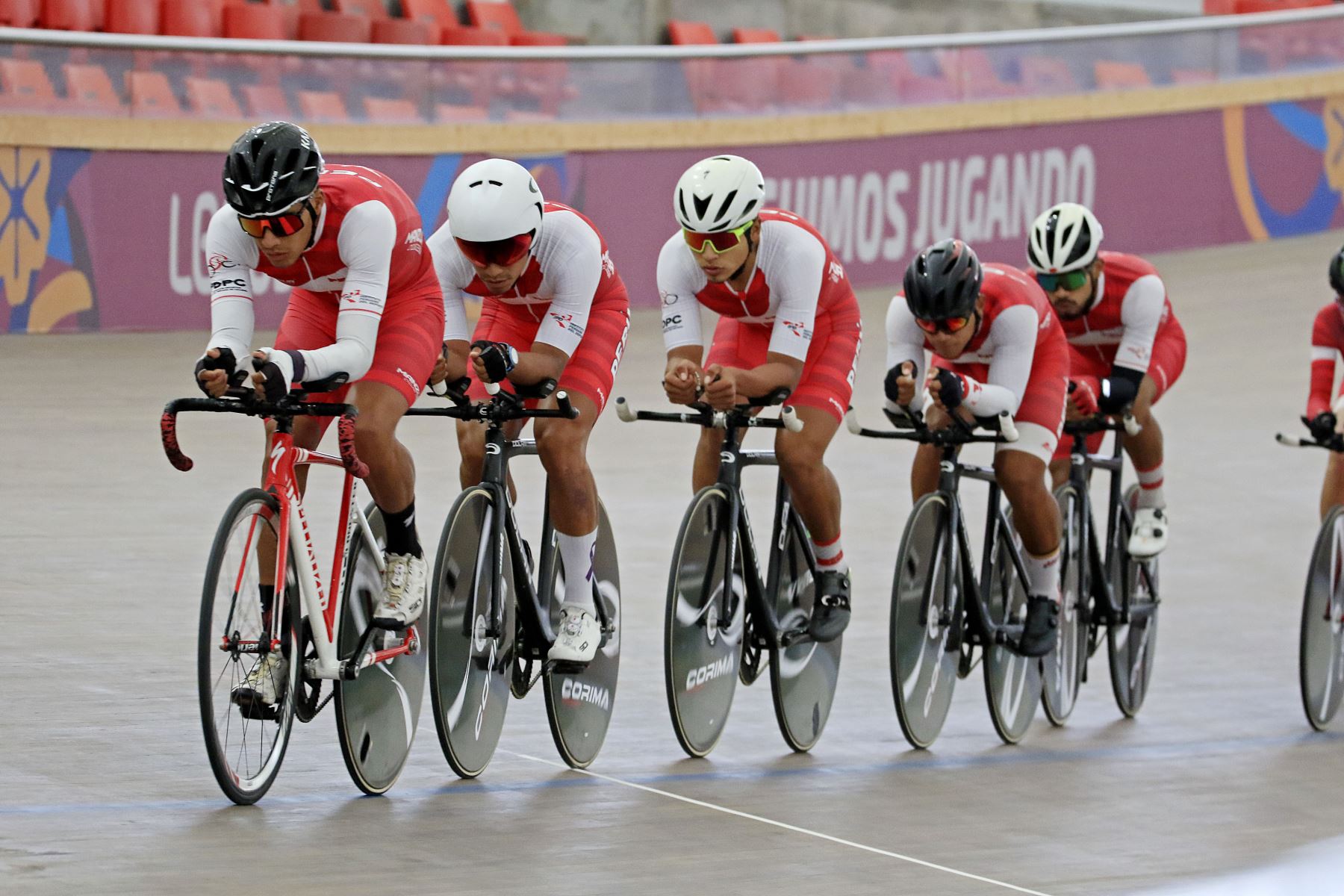 Ciclistas que entrenan en Arequipa buscan brillar en torneo nacional