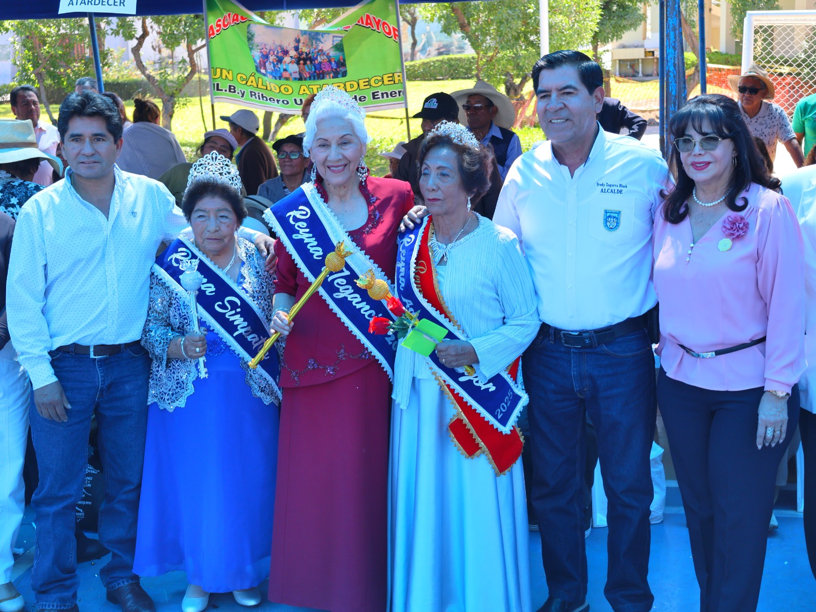 Bustamante y Rivero rinde homenaje y corona a la reina del adulto mayor