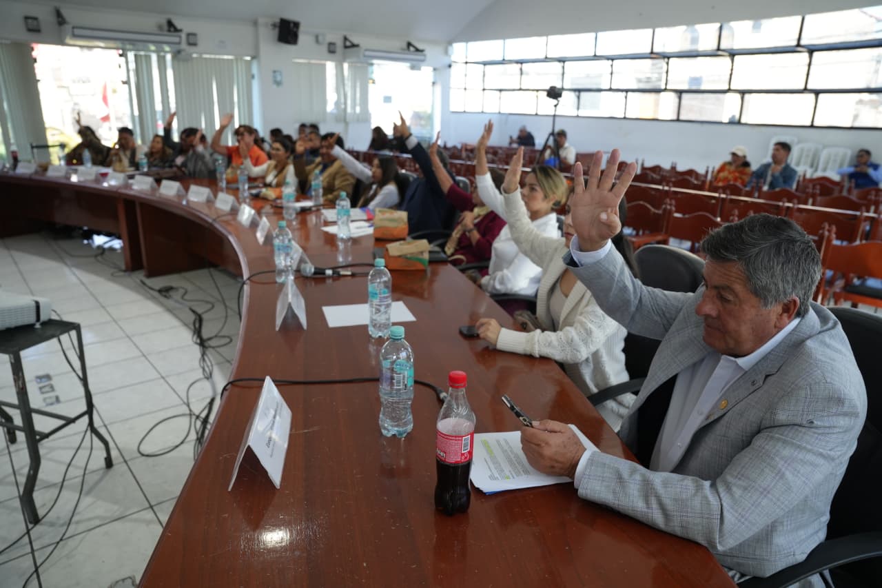 Aprueban cambio de sentido vial en las calles del Cercado