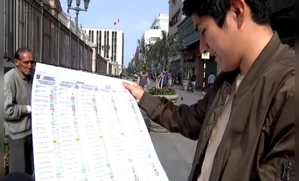 Peruanos tendrían una cédula electoral de dimensiones históricas