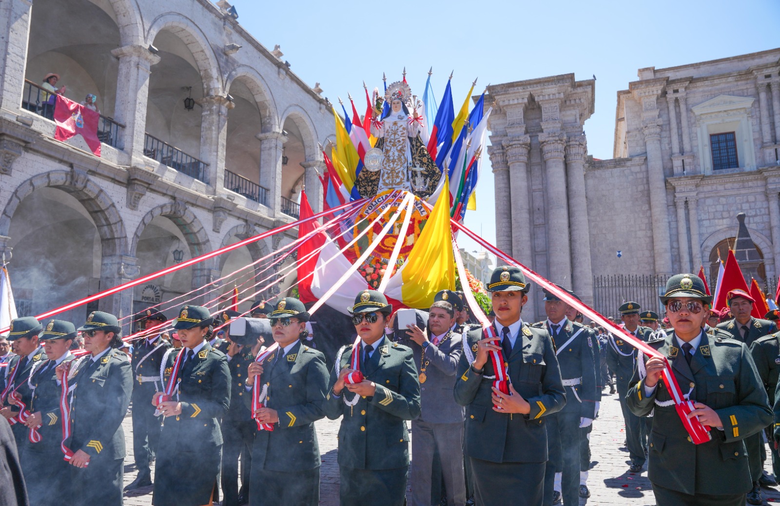 Santa Rosa recorrió las calles céntricas de la Ciudad Blanca