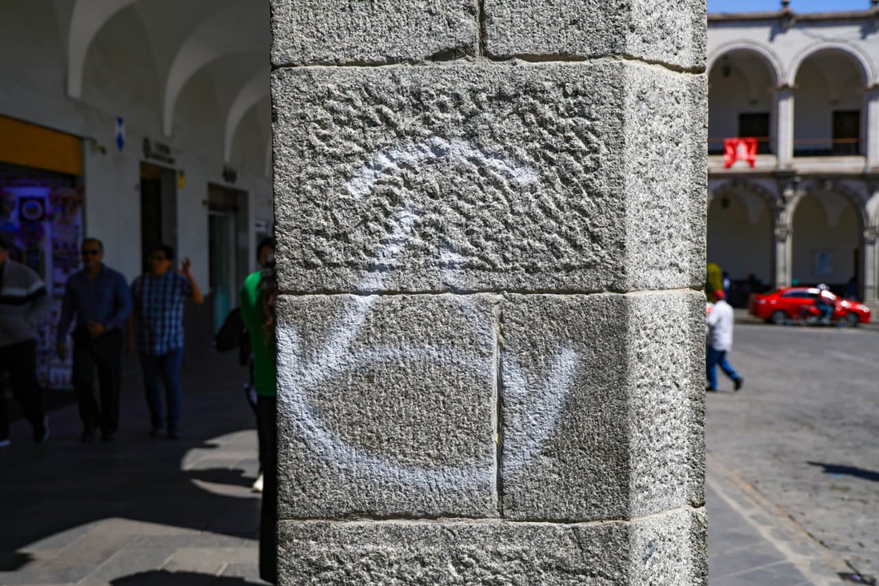 Municipalidad condena pinta en Portal de Flores