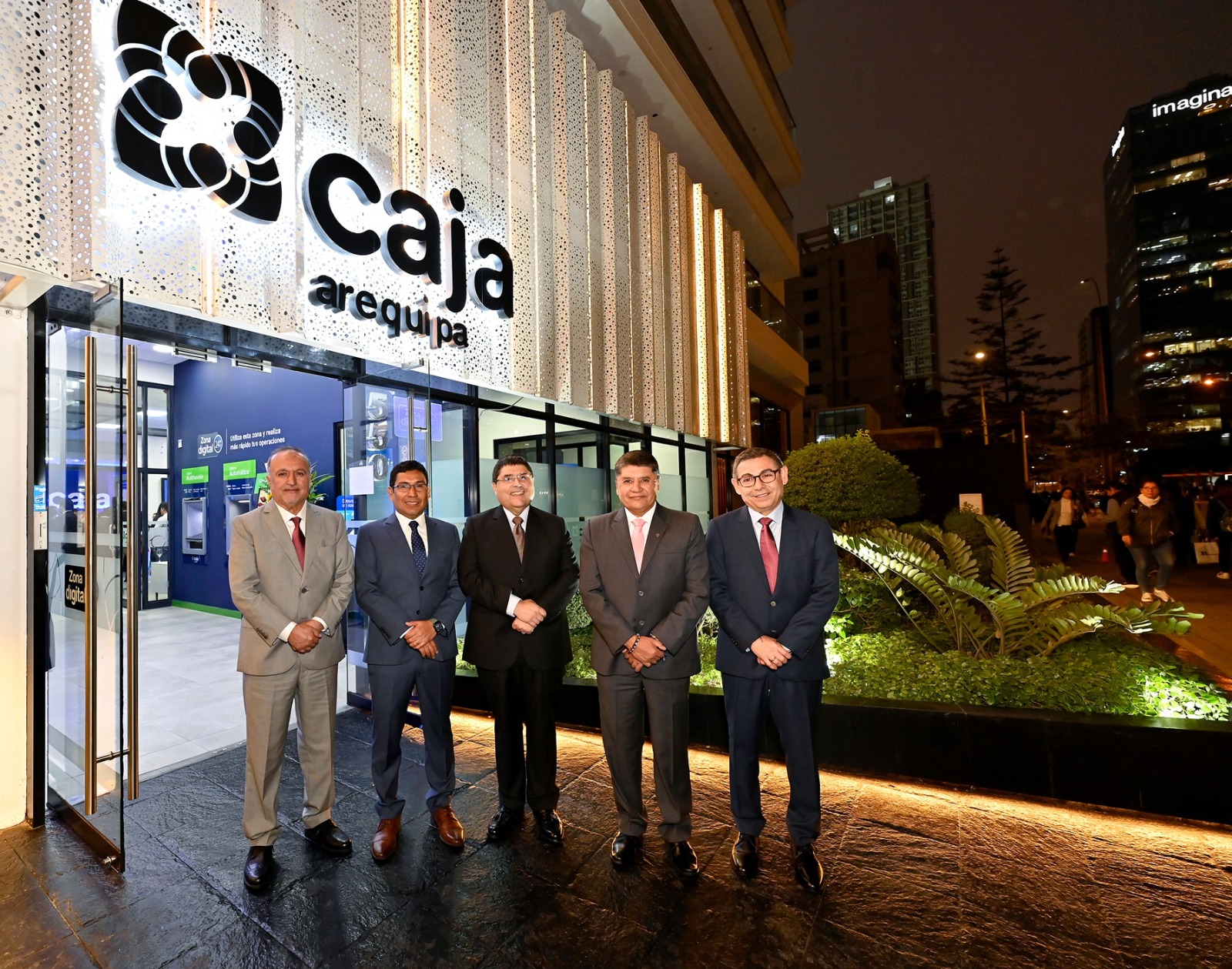 Caja Arequipa inaugura agencia premium en centro financiero