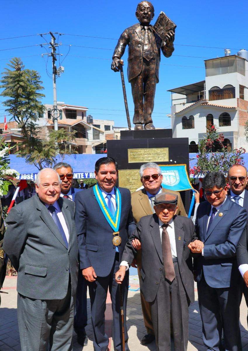 Maestro Everardo Zapata Santillana inmortaliza su legado en Bustamante