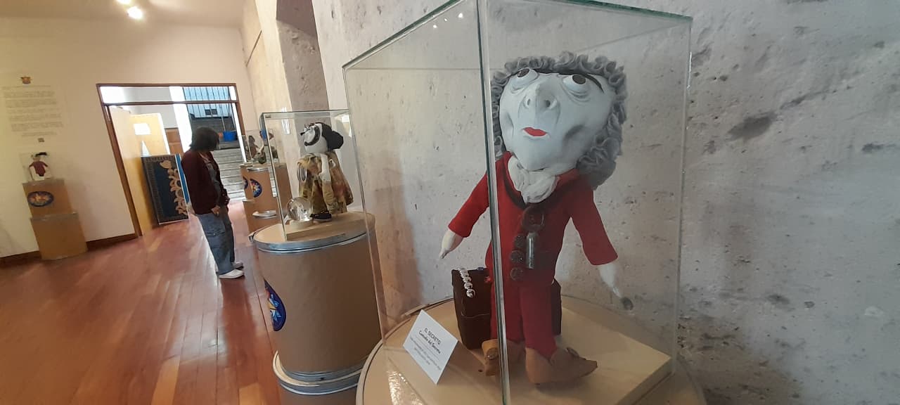 FANTASMAS, GENIOS Y OTRAS CRIATURAS DE GABINETE.