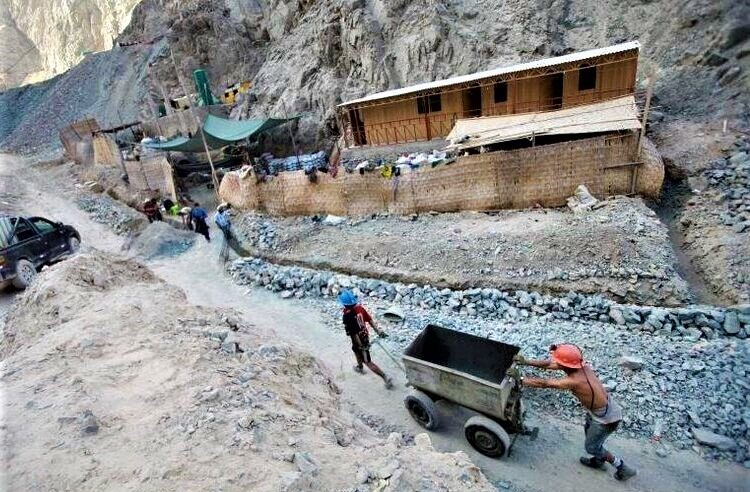 REINFO EN AREQUIPA: Menos de 400 mineros formalizados en 10 años